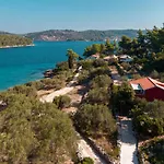 Robinson House In With Sea View, Terrace, Air Conditioning, Wifi 3439-1 * Vela Luka